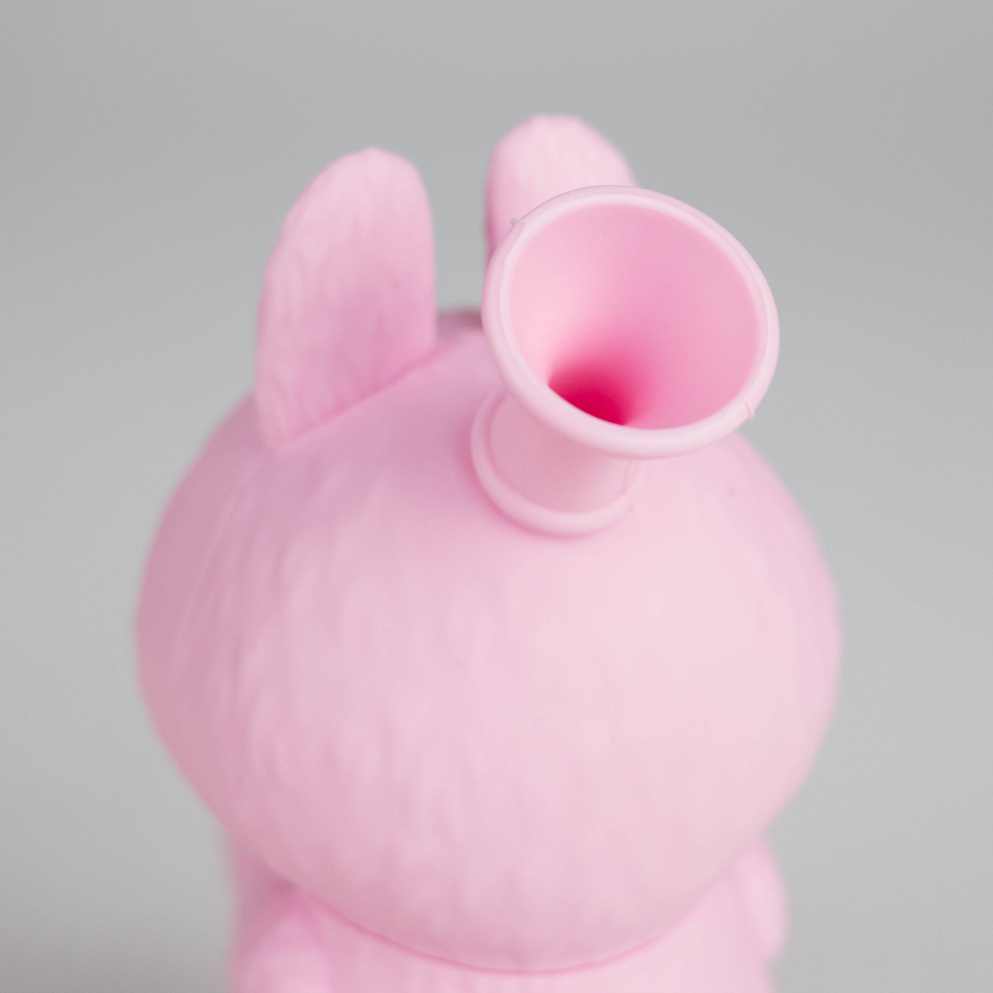 6 Popular Character Design Silicone Bong featuring a cute pink character with a funnel mouthpiece.